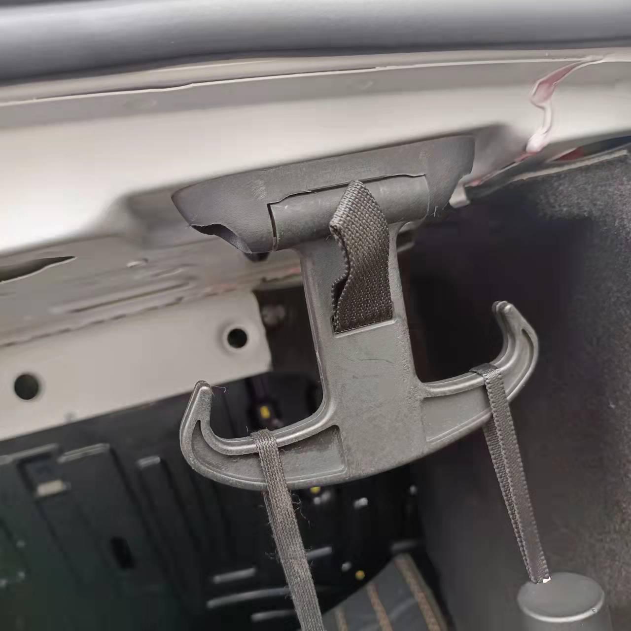 

Trunk Pull Hook for Mercedes-Benz E-Class C200/C300/CLA - Cow Horn Design Interior Accessory No