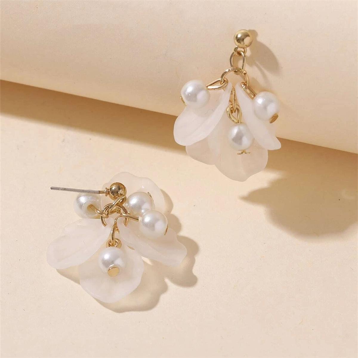 

Милые простые универсальные серьги с жемчужным цветком, женские серьги, модные серьги-гвоздики с лепестками белый