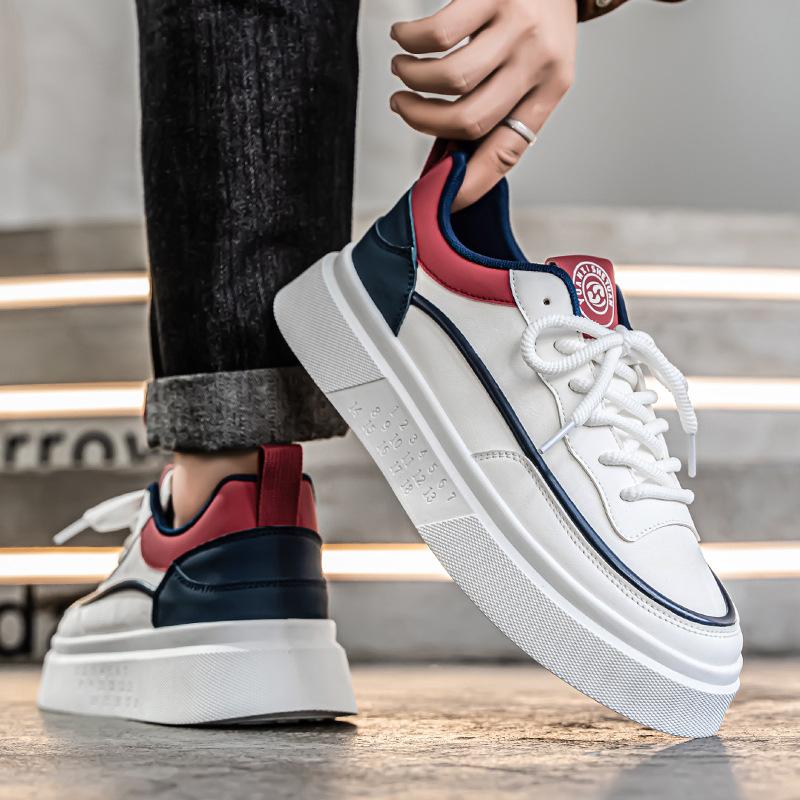 Herrenschuhe 2025 neu Herbst atmungsaktiv vielseitig Freizeitschuhe leicht weiche Basisplattenschuhe verschleißfest Sport kleine weiße Schuhe Herren