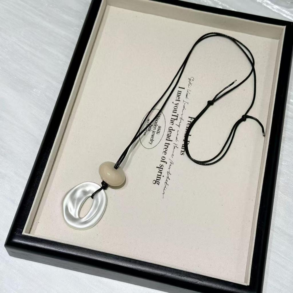Korean Minimalist Geometric Pendant Necklace - Versatile, Adjustable, High-End Design for Women