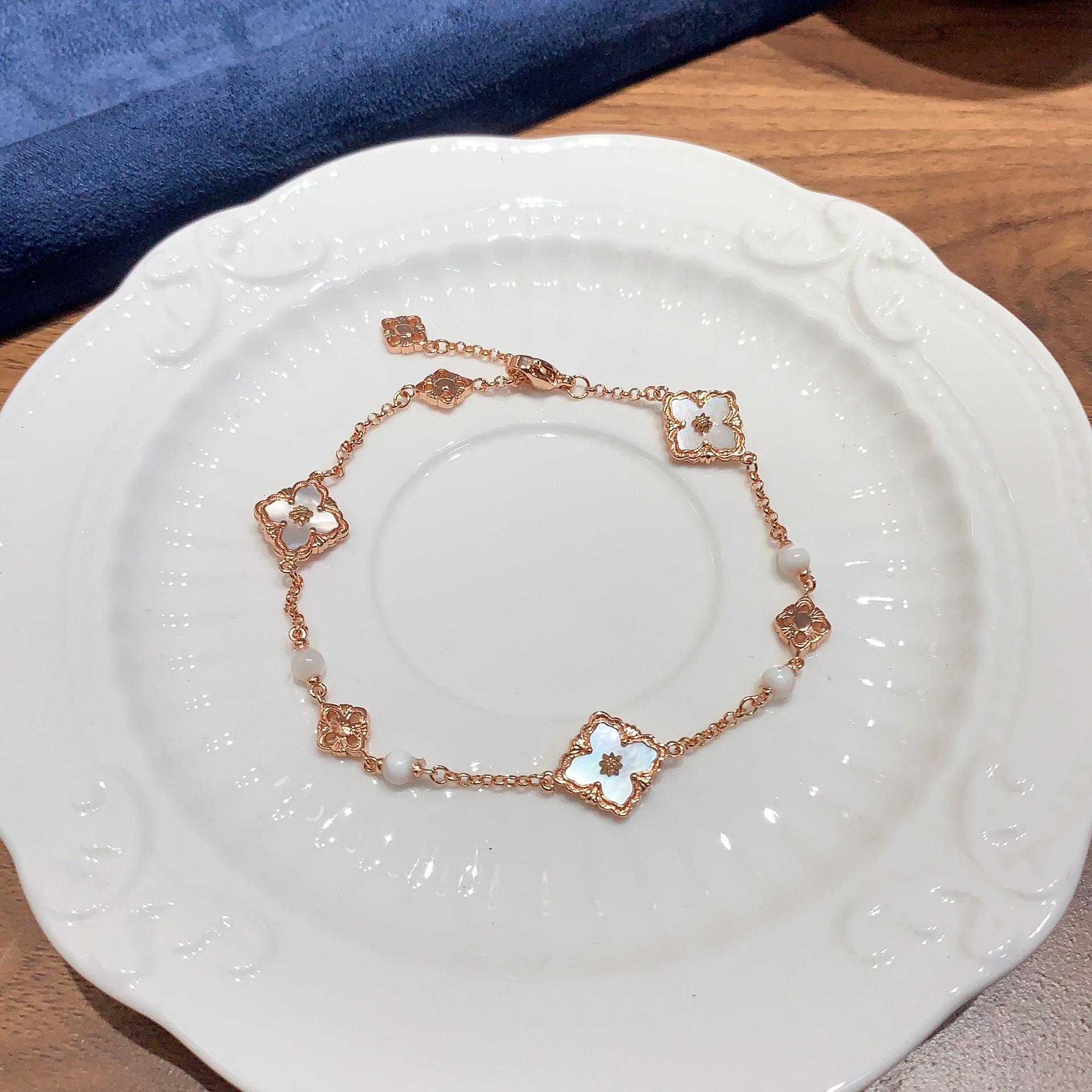 Buqi Latti Браслет Мини Маленький Клевер Агатовые Бусины Тройной Цветок Винтажный Дворцовый Стиль