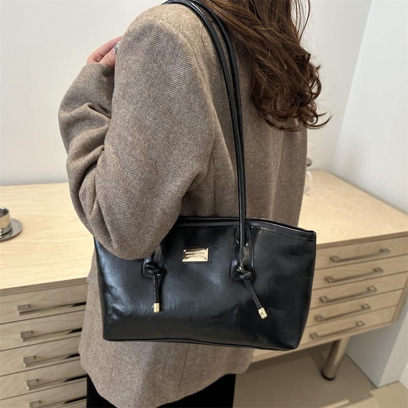 Retro Shoulder Elegant Bag For Women Featuring Spacious Design In Multiple Colors