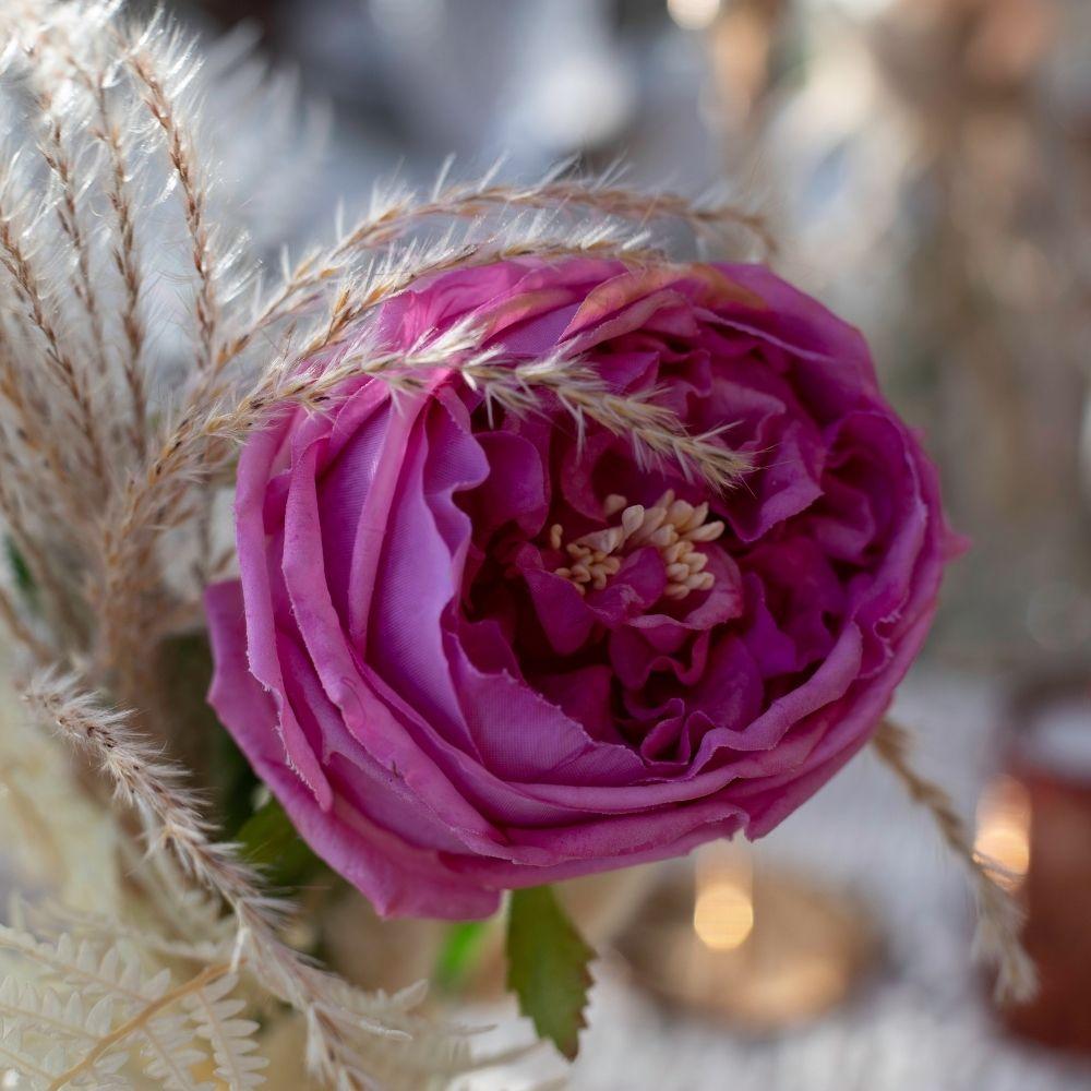 Pivoine artificielle toucher réel