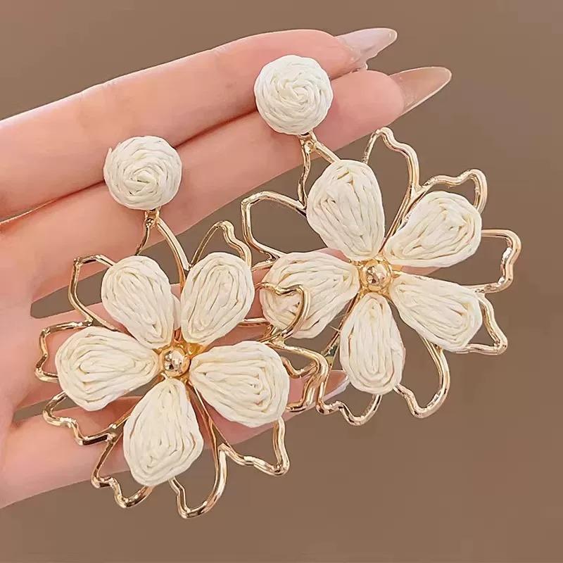 Women Bohemian Raffia Woven Yellow Sunflower Earrings, Fashionable Sunflower Earrings Perfect for Vacation Look