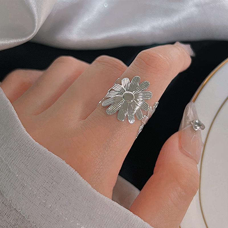 Sterling Silver Floral Ring for Women - High-End Open Joint Design for Autumn/Winter