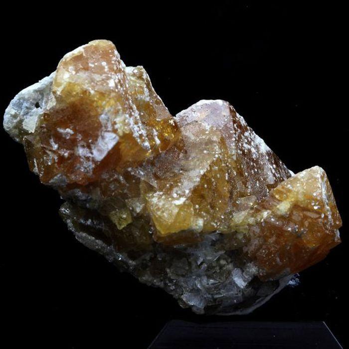 Pierres et Minéraux. Scheelite. 438.0 ct. Pingwu beryl mine, Mianyang, Sichuan, Chine.