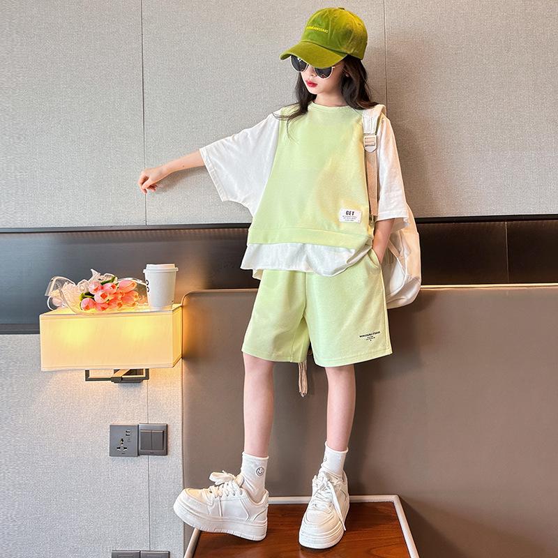 Completo estivo 2025 per bambina stile coreano con top a maniche corte e pantaloncini