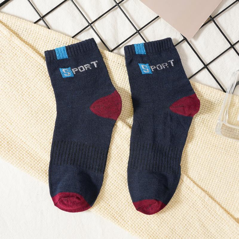 

5 Pairs Men Mid Tube Socks Fashionable Letter Sports Style Soft Sweat Absorbing Breathable Deodorizing Business Socks 5 pairs