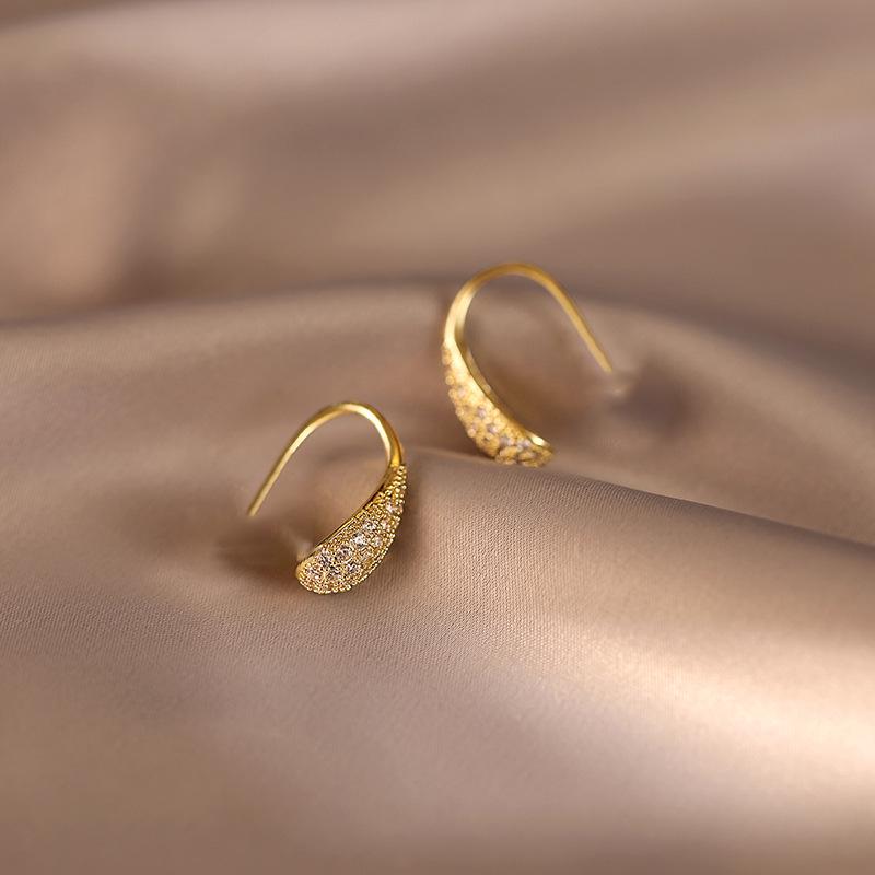 Elegant Zirconia Water Drop Copper Earrings for Women - Versatile, Fashionable, and High-End Feel.
