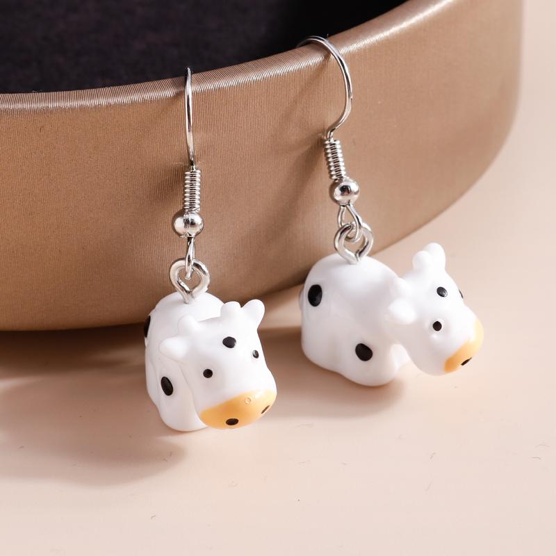 Cute Resin 3D Cow Earrings for Women Girls Cartoon Animal Dangle Earrings Party Holiday Jewelry Gift