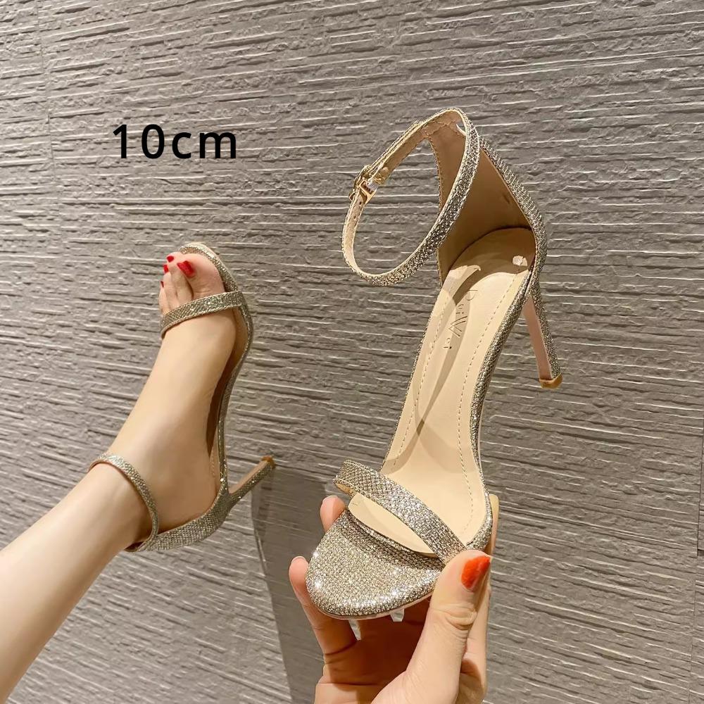 Женские сандалии с серебряным ремешком — фото 18