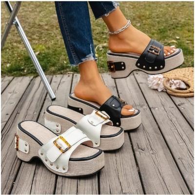 Sandales à talons compensés pour femmes, mode rivets, été, plage, pantoufles, femmes, habillées, été 2025, plateforme épaisse, sandales décontractées
