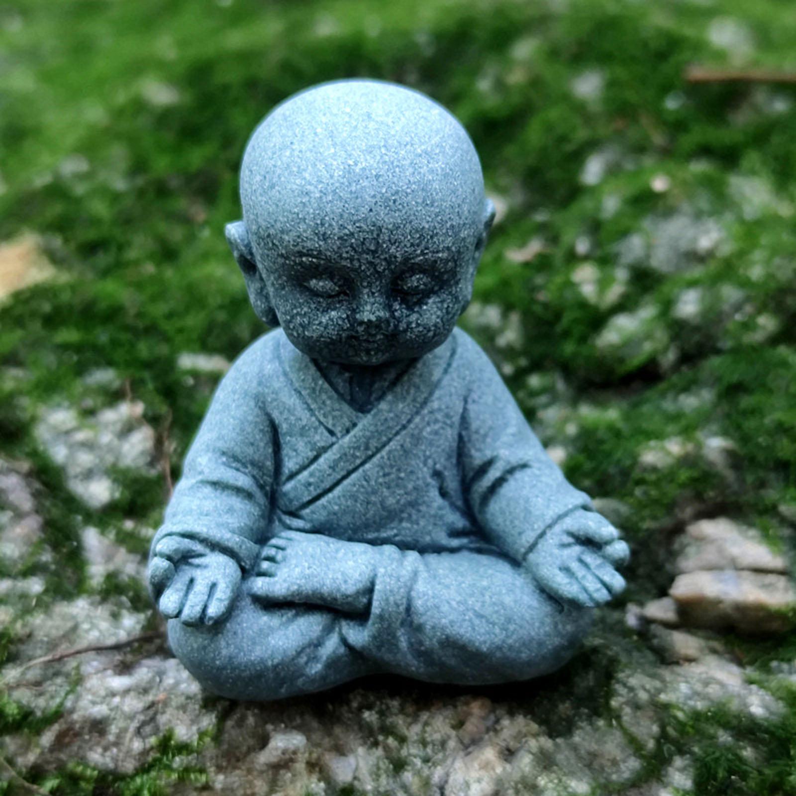 

Мини статуэтка Будды из смолы, фигурка маленького монаха, коллекционная, скульптура для микроландшафта, для декора стола, автомобиля, офиса
