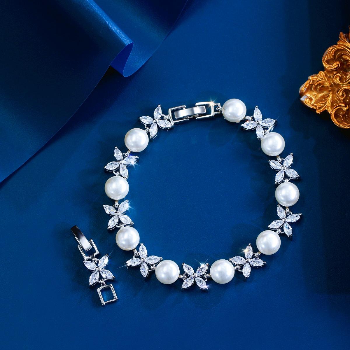 

Pera New Fashion Bracelet Women Lucky Four-Leaf CZ Flower Imitation Pearl Bracelets for Women Hand Chain Jewelry Party Gift B147 белый