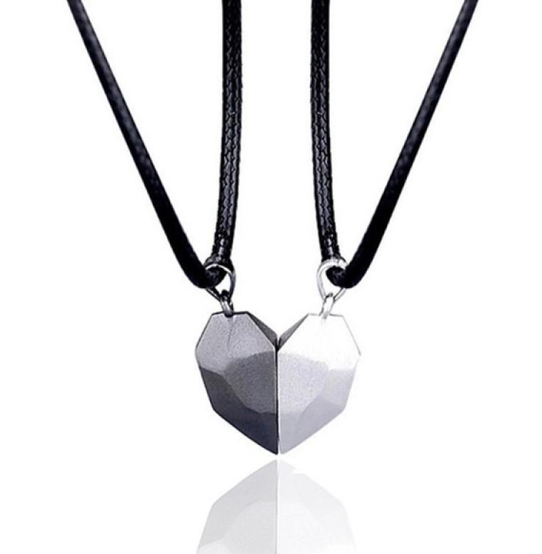 , couple's love item, magnet necklace, wishing stone pendant, heartbroken collarbone chain, heart-shaped necklace.