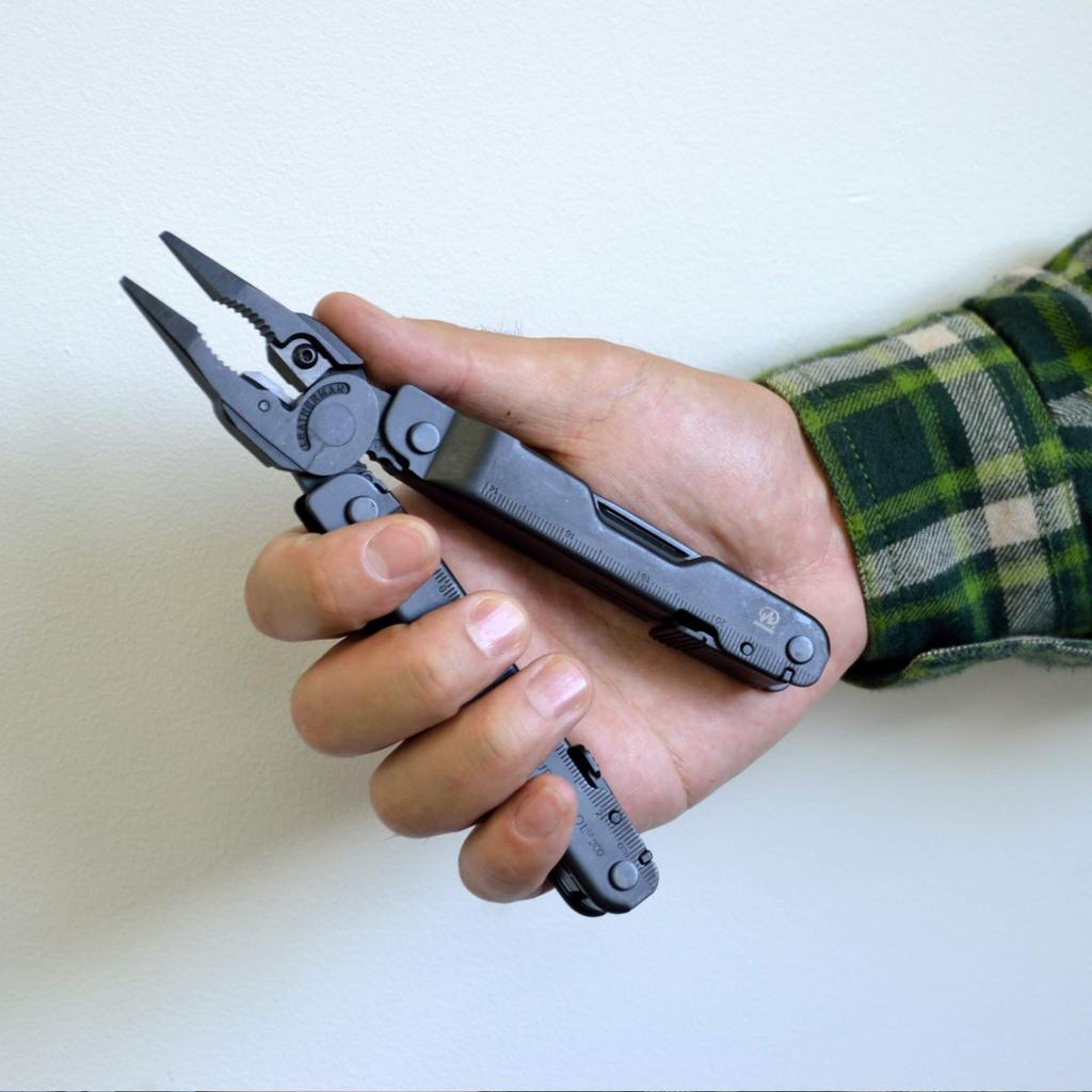 LEATHERMAN Multi Tool SUPER TOOL 300 BLACK Narzędzie 300 z nylonowym etui Japońska 25-letnia gwarancja (Super czarny) [Oryginalny produkt]