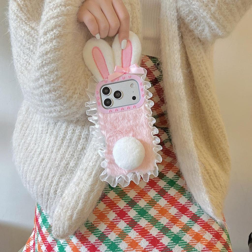 Plyšový pompon s krajkovým okrajem pro iPhone 13/14/15/16 Pro Max, iPhone 17 Pro