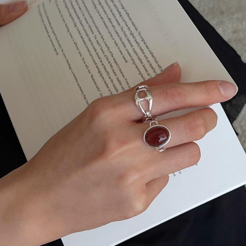 Red Trendsetting Agate Ring With Geometric Design For Women Featuring Adjustable Size And Pig Nose Element