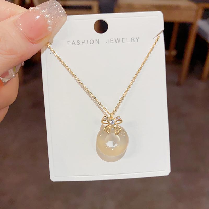 Fashionable Retro Light Luxury Minimalist Bow Necklace