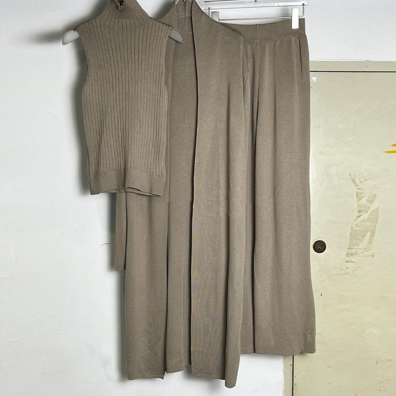 

Элегантный удобный трикотажный домашний костюм в рубчик, осенний длинный кардиган, водолазка, жилет, широкие брюки, комплект из 3 предметов One size хаки