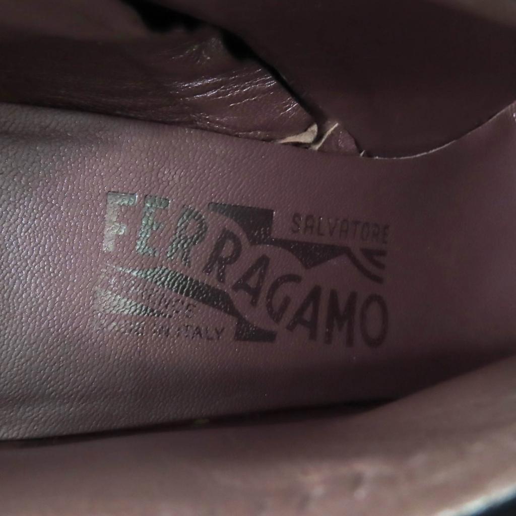 Excellent Salvatore Ferragamo Ankle boots Patent leather with Vara ribbon and 5 Used