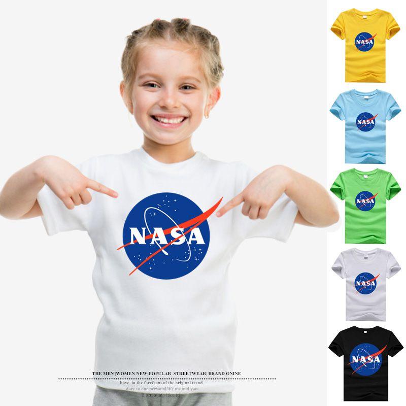 Klasické dětské tričko s motivem astronauta NASA a stylovým kulatým výstřihem