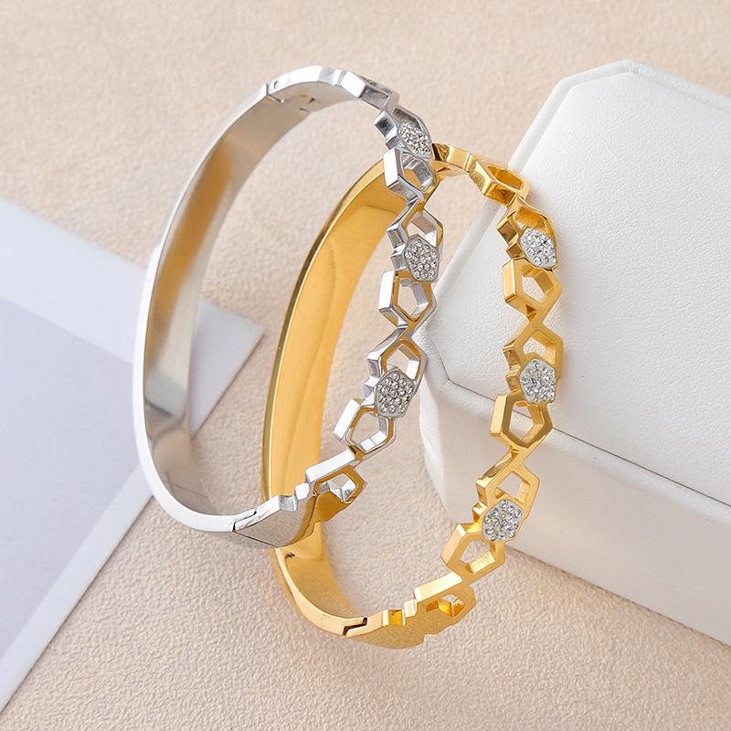 New Hollow Diamond-Studded Titanium Steel Honeycomb Bracelet - Creative Pentagon Design