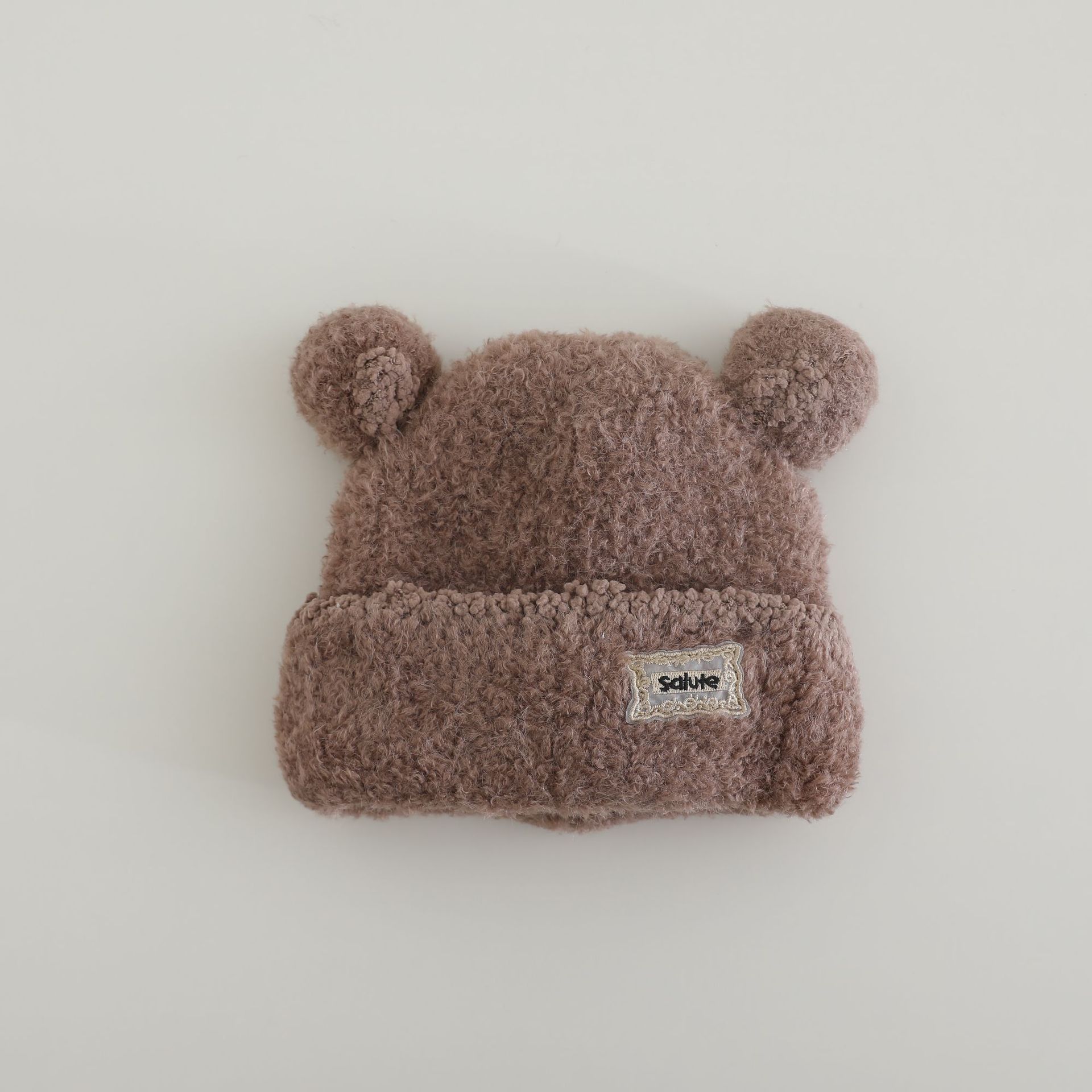 

Зимняя новая плюшевая шапка для женщин Корейская версия с ушками медвежонка Теплая Свободная и Подчеркивающая лицо Маленькая шапка-пуловер one size