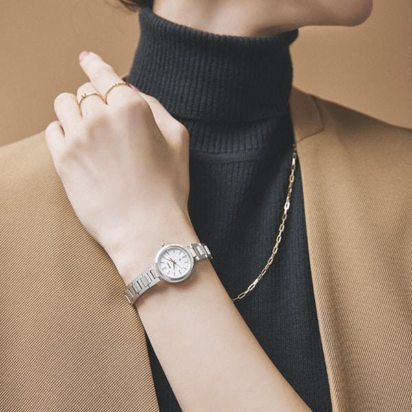 Seiko Women's SSVR139 (LUKIA Essential Collection Solar Metal Band Women's) Round Watch Silver