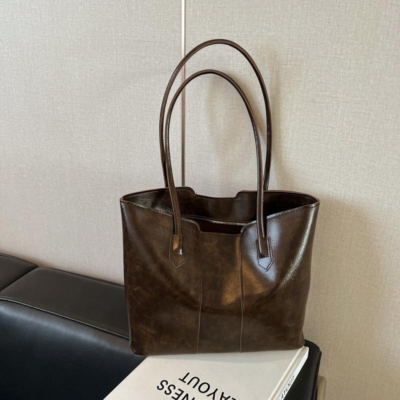 

Versatile fashion Korean new shoulder bag women s simple commuting niche high-end texture large-capacity tote bag