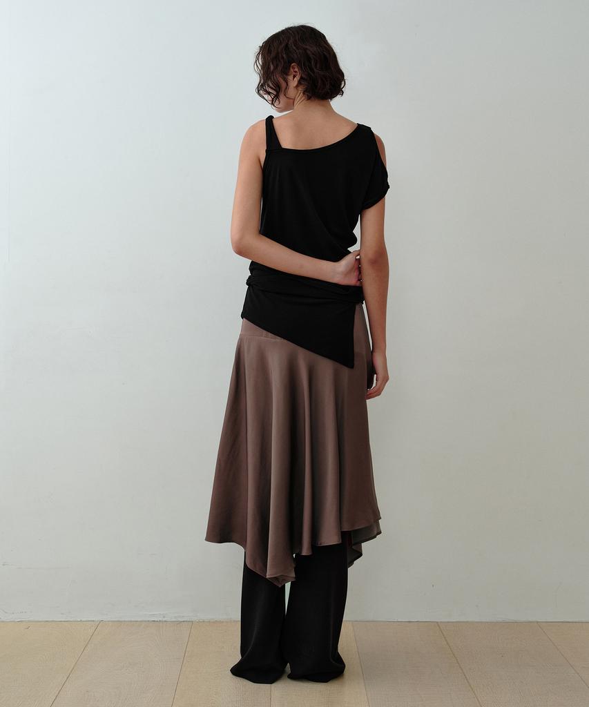 Simeteuligpeosenteu Unbalanced Twist Top / Black