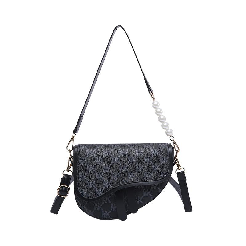 

Женская сумка Niche Design Контрастный цвет Буква Saddle Bag Модная литературная текстура сумка через плечо Messenger чёрный