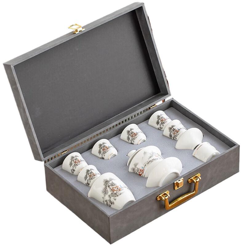 Чайный сервиз из фарфора цвета бараньего жира с позолотой в европейском стиле