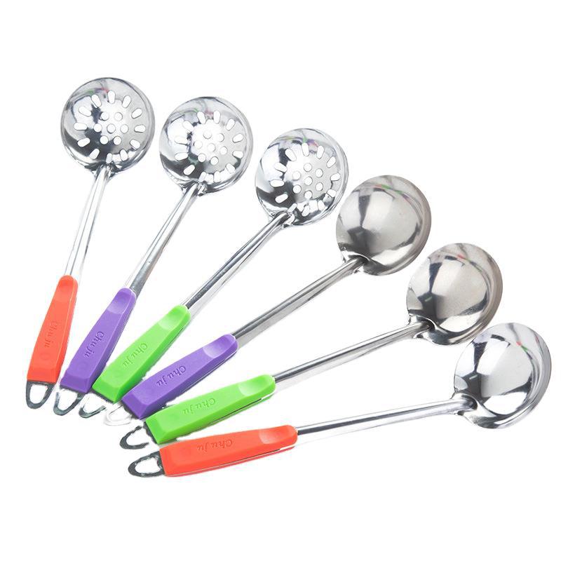 Kjøkkensil Rustfritt Stål Skje Matlaging Dørslag med Plast Anti-skåldingshåndtak Varmgrytesleiv Hengehull Kokeutstyr