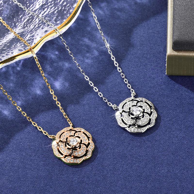 Fashionable 18k White Gold And Rose Gold Flower Pendant Necklace With Accents Diamond