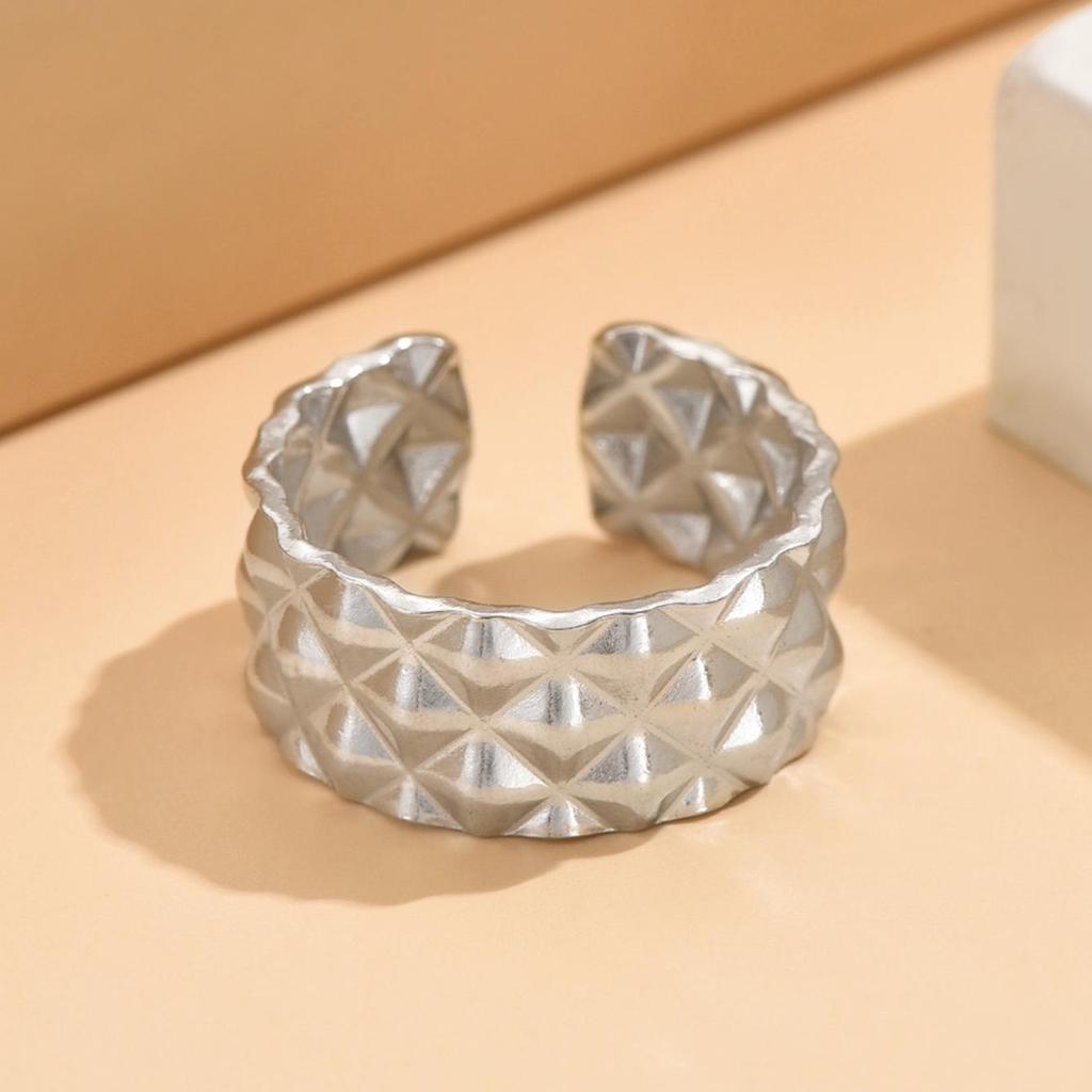 Retro Classic Diamond Lattice Design Stainless Steel Open Ring In Gold Plating, Light Luxury, Fade-Resistant Hand Jewelry