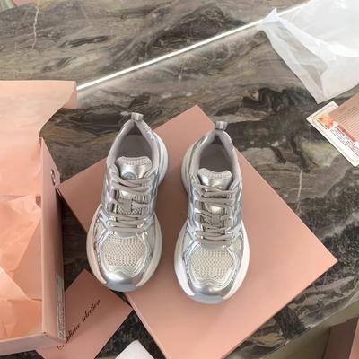 Printemps et automne nouvelles chaussures décontractées à semelles épaisses rehaussantes chaussures de sport respirantes en maille polyvalentes à la mode pour femmes