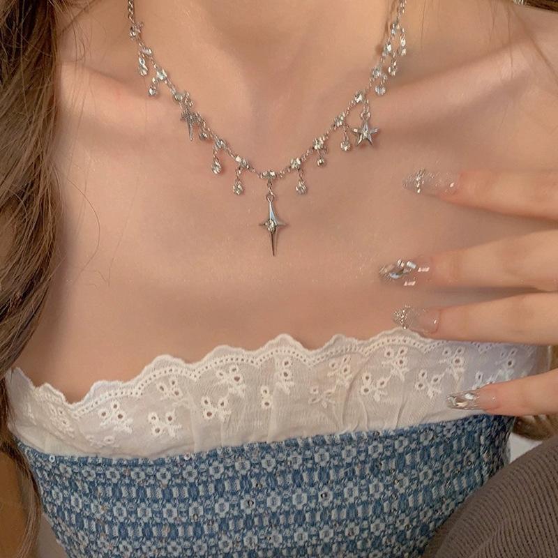 Colier cu stea de angajament, cu patru stele Flash, atmosferă cu diamant, picături de apă, lanț de colier, lanț dulce și răcoros pentru gât, cruce nouă tendință