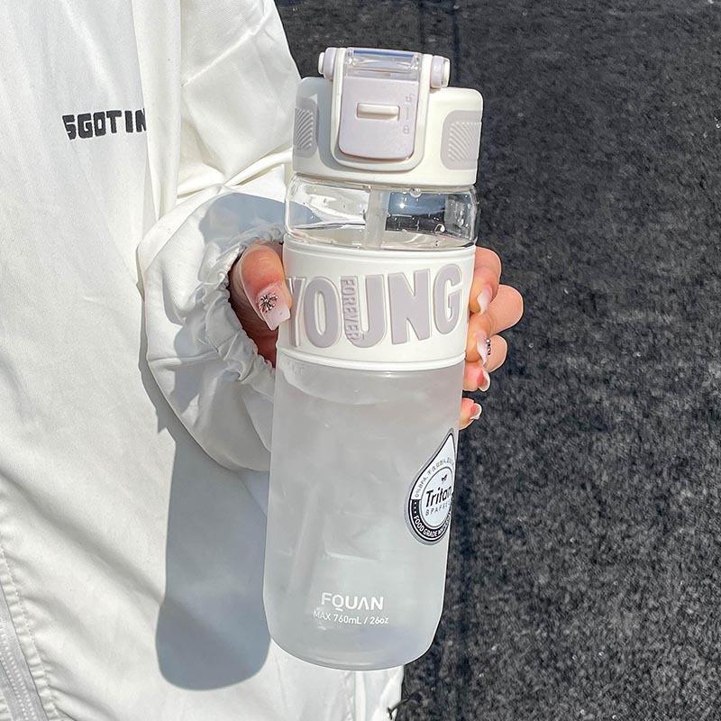 Water cup plastic high temperature resistant boys and girls sports cup with straw high value student simple cup