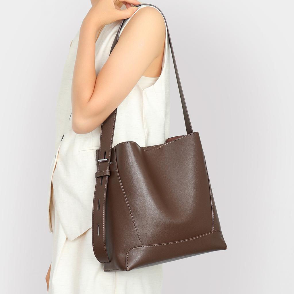 Large Bag for Women, Autumn and Winter New Style, Versatile Genuine Leather Crossbody Bag, Large Capacity Commuter Bucket Bag