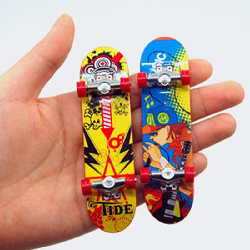 

2 шт., подставка из сплава, пластиковый материал, скейтборд для пальцев, мини-скейтборд для пальцев, грузовик, скейтборд для детей, игрушка разноцветный