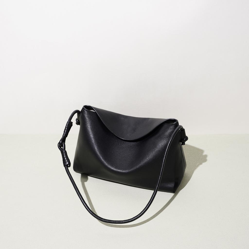 Simple and High-end Shoulder Bag, Exquisite and Lazy Sheepskin, Portable Underarm Bag, Versatile Commuter Messenger Bag.