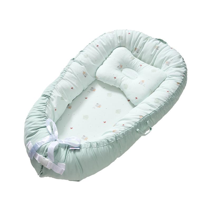 Bed-in-a-bed crib for newborns, designed to soothe sleep and prevent startle reflexes, mimicking the womb, providing a sense of security for the baby