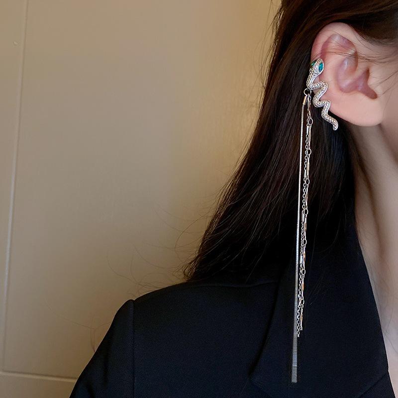 1pc Minimalist Metal Butterfly Wing Tassel Earring, Long Chain Ear Clip Style Jewelry For Women, Daily Decoration