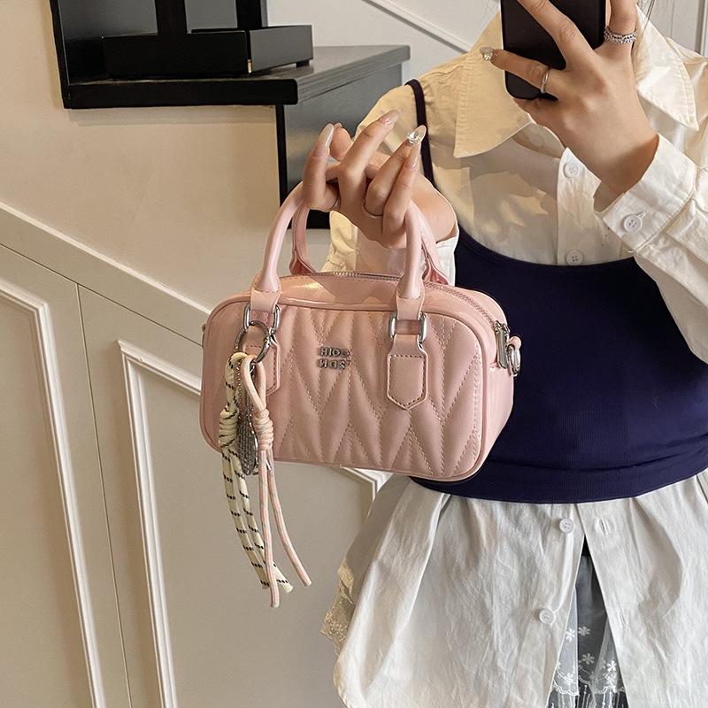 Women's bag 2025 new messenger bag spring and summer small square bag niche design high sense women's shoulder portable diamond bag