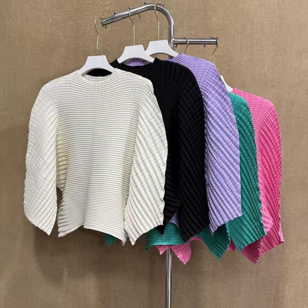 2026 Spring/Summer Women's Plus-Size Miyake Pleated Top with Loose Batwing Sleeves