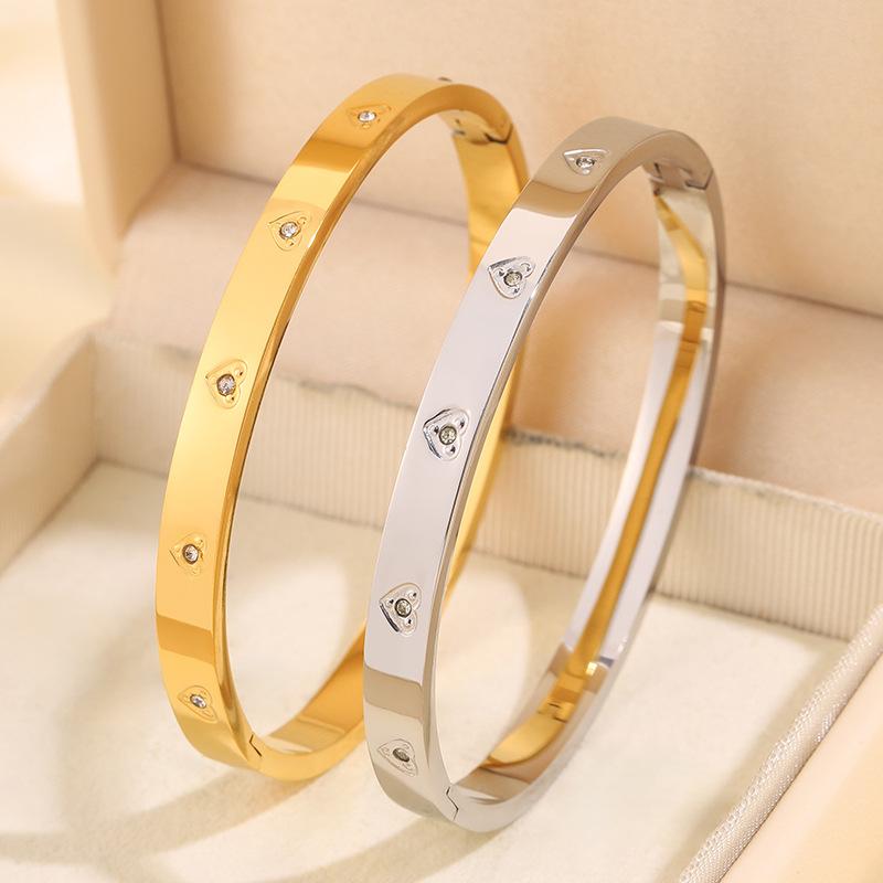 Titanium steel , love diamond-encrusted women's light luxury, European and American bathing stainless steel