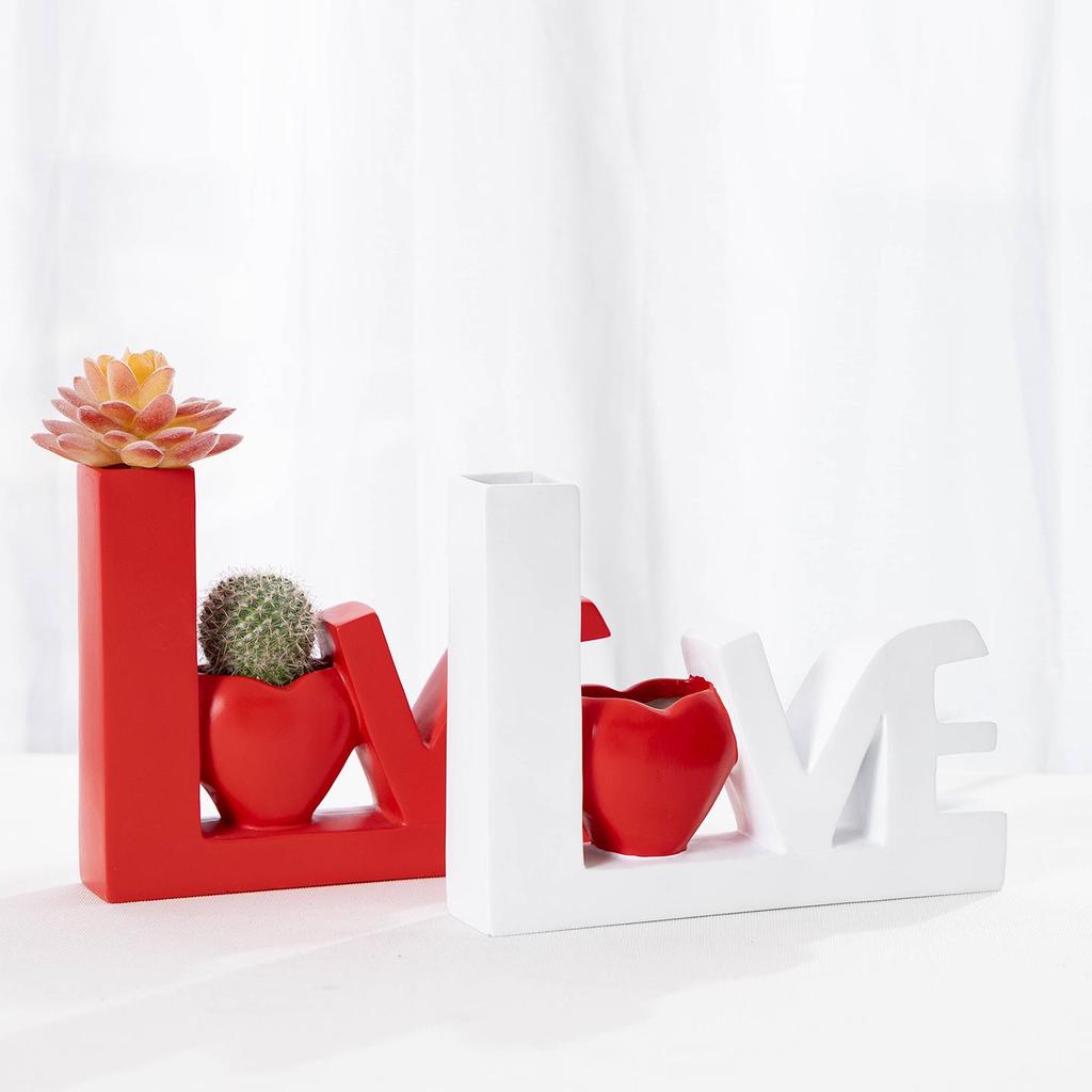 Handmade LOVE Shaped Resin Flower Vase: Festive Wedding Decoration