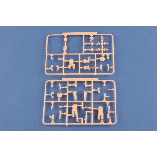 Hobby Boss 1/35 Fighting Vehicle Series German 2cm Flak 38 Anti-Aircraft Gun Figure Set Plastic Model 84412