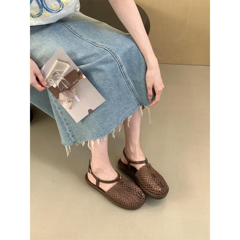 

2025 spring new Korean version niche design French retro fishing net bag head cool slippers women hollow breathable flat bottom 39 темно-коричневого